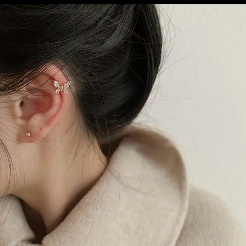 Butterfly 🦋 ear 👂 cuff - Picture 2 of 3